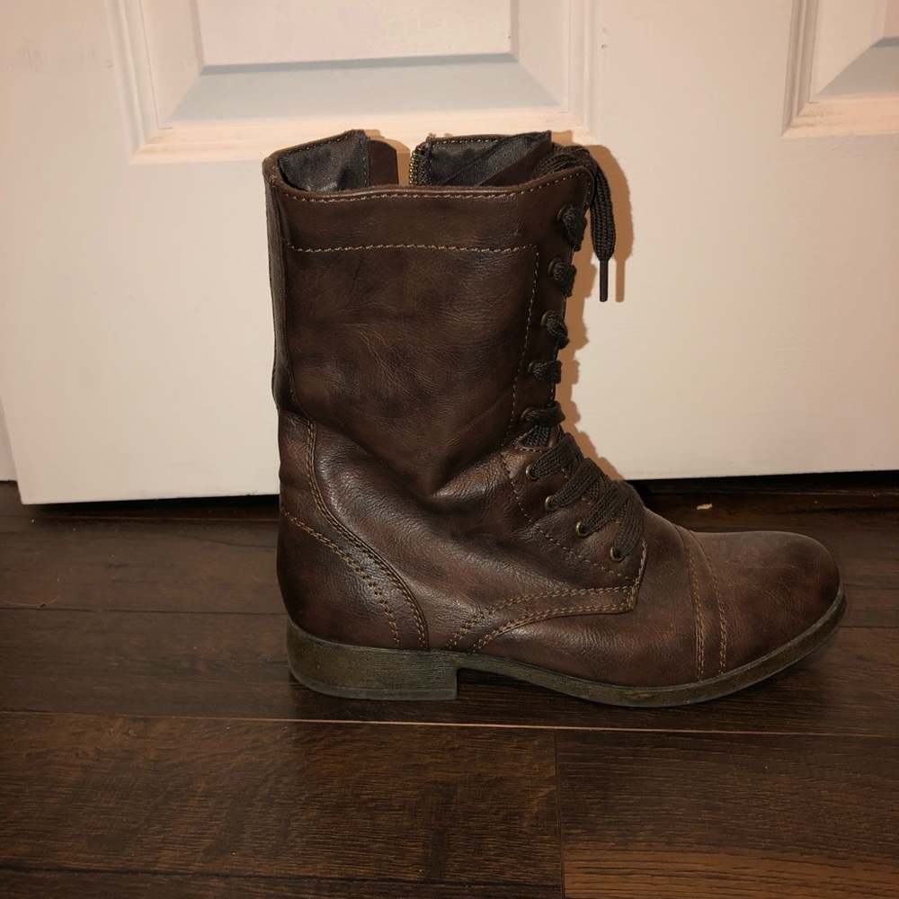Combat boots